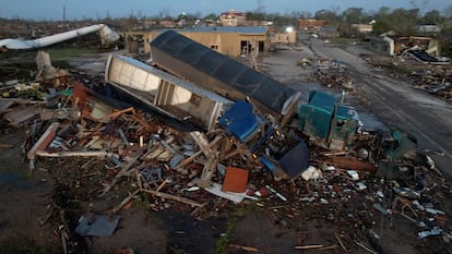 Los Tornados Golpean Misisipi Y Dejan Al Menos Muertos Y Decenas De