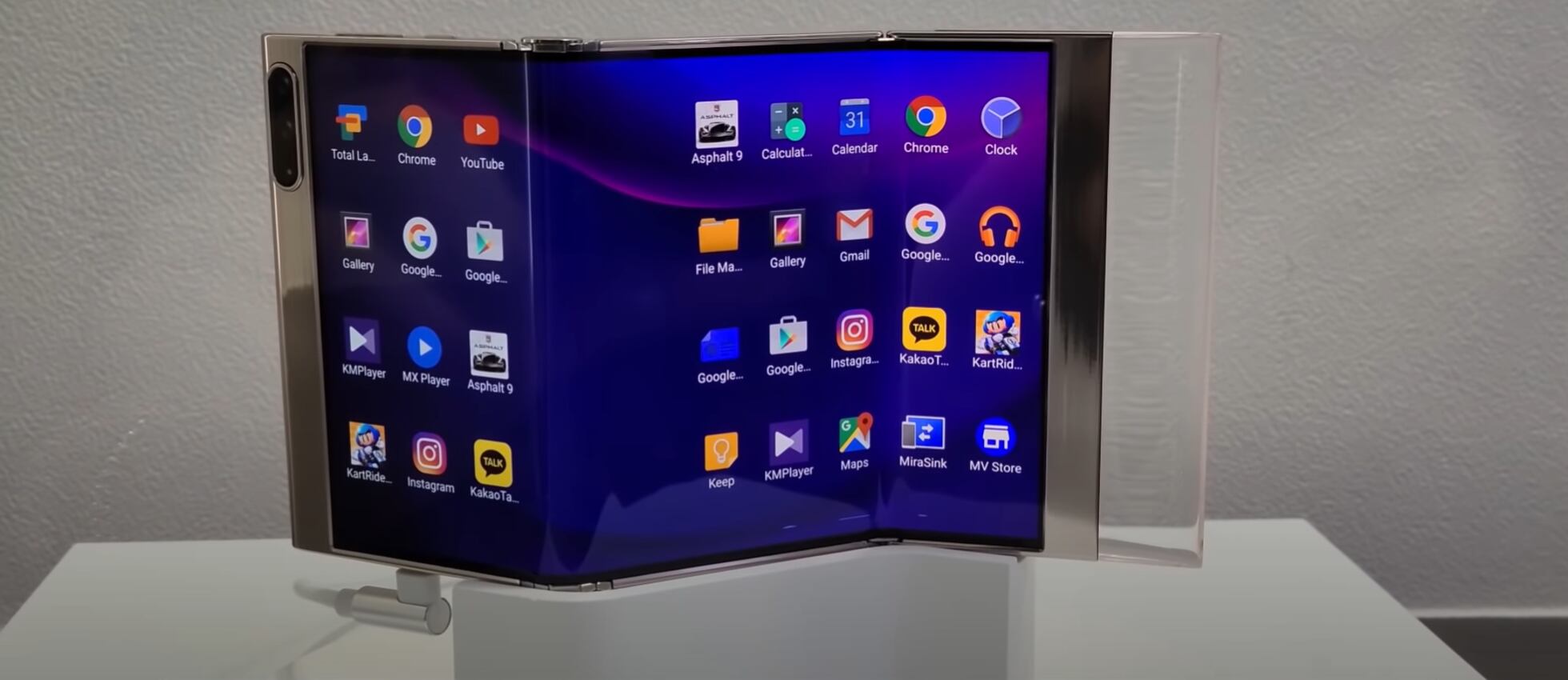 Son los móviles plegables el futuro Samsung muestra uno con pantalla