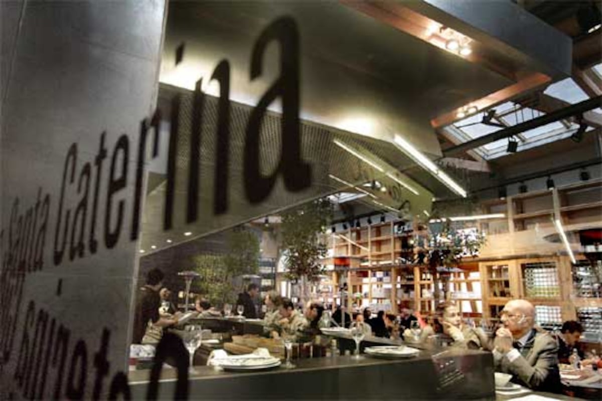 Restaurante Cuines De Santa Caterina En Barcelona Dise Ado Por Las