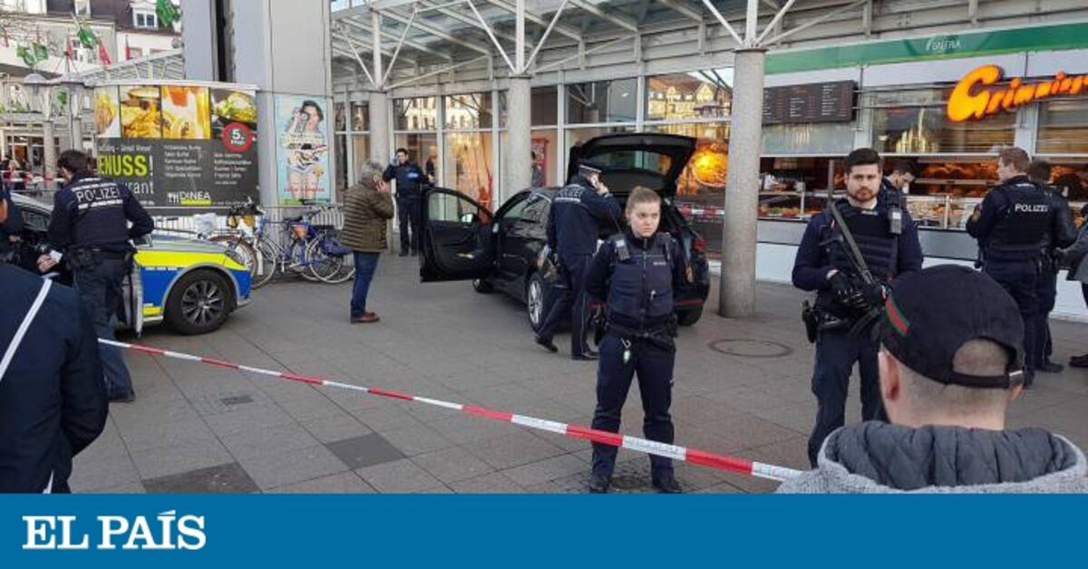 Un Conductor Irromp En Una Zona Per Als Vianants Dalemanya I Fereix