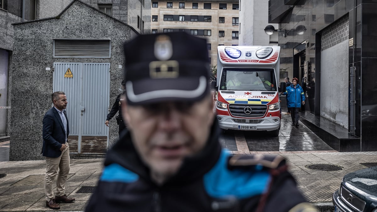 Mueren Dos Mellizas De A Os Al Precipitarse Por Una Ventana En