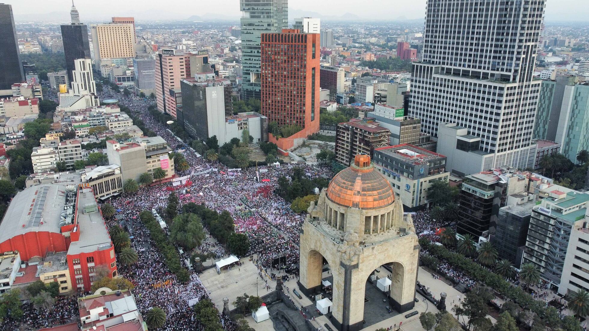 Marcelo Ebrard reaparece en el acto de cierre de precampaña de Claudia