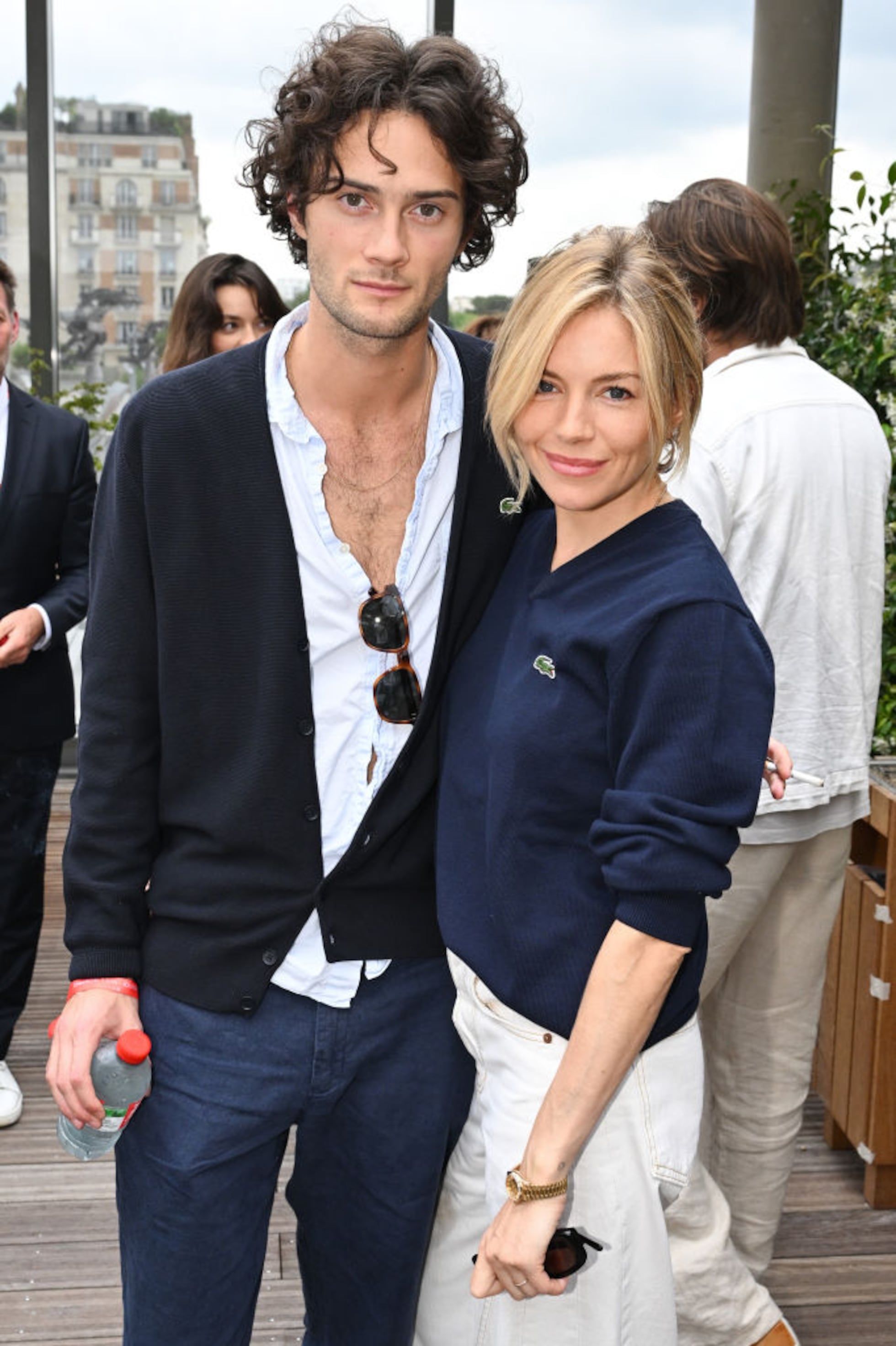 La Imagen Perfecta De Sienna Miller Y Su Novio El Modelo De A Os