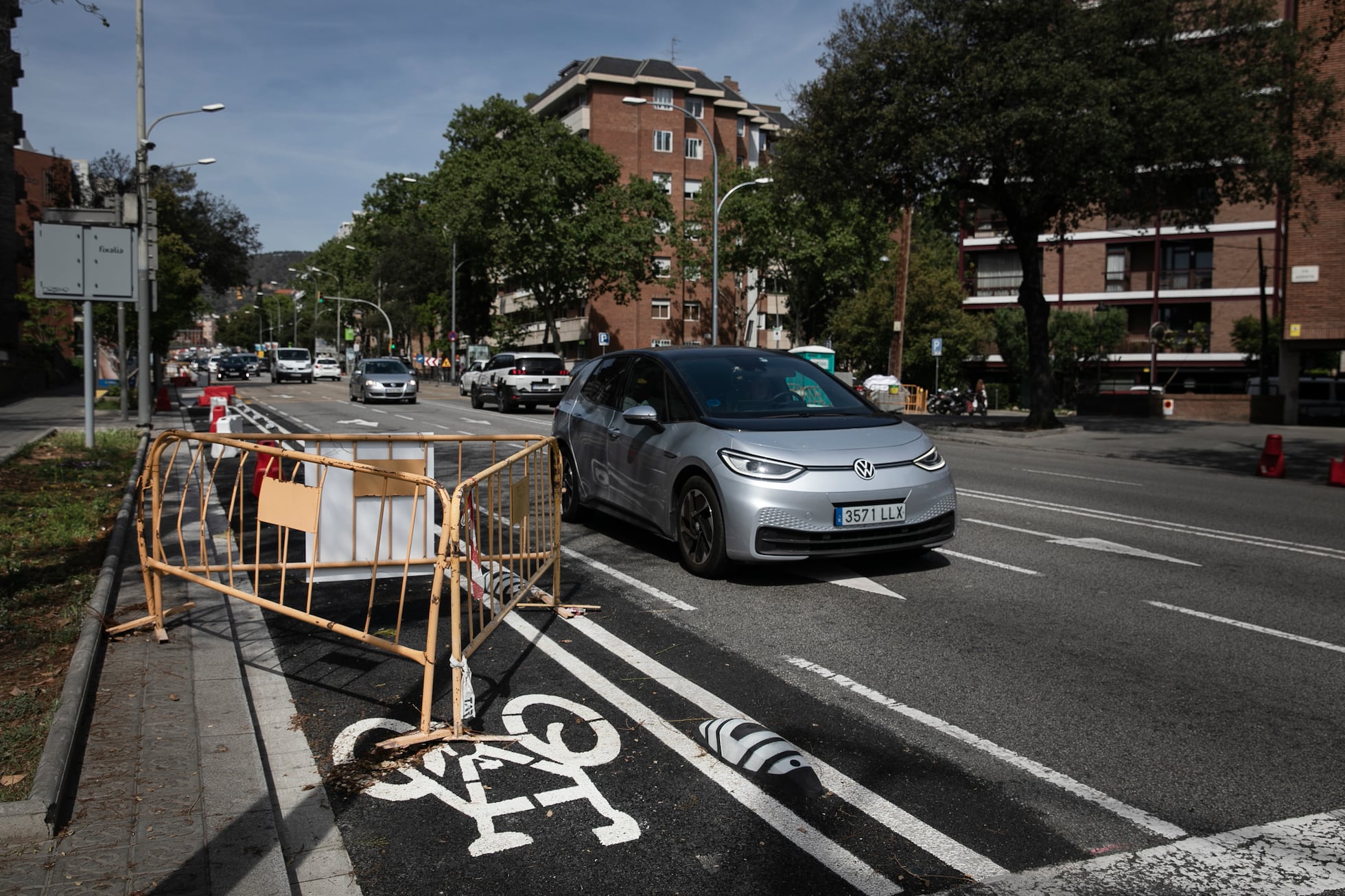 Via Augusta Un Carril Bici En El Santuario Del Coche De Barcelona