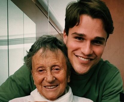 Joe Freihofer and Beni, the grandmother of former soccer player Iván Bolado.