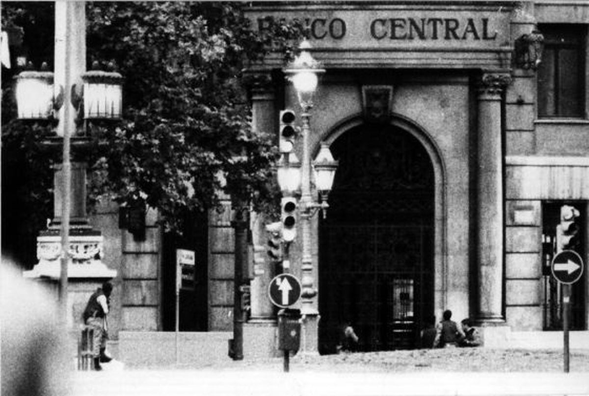 El Documental De La 2 Recuerda El Asalto Al Banco Central De