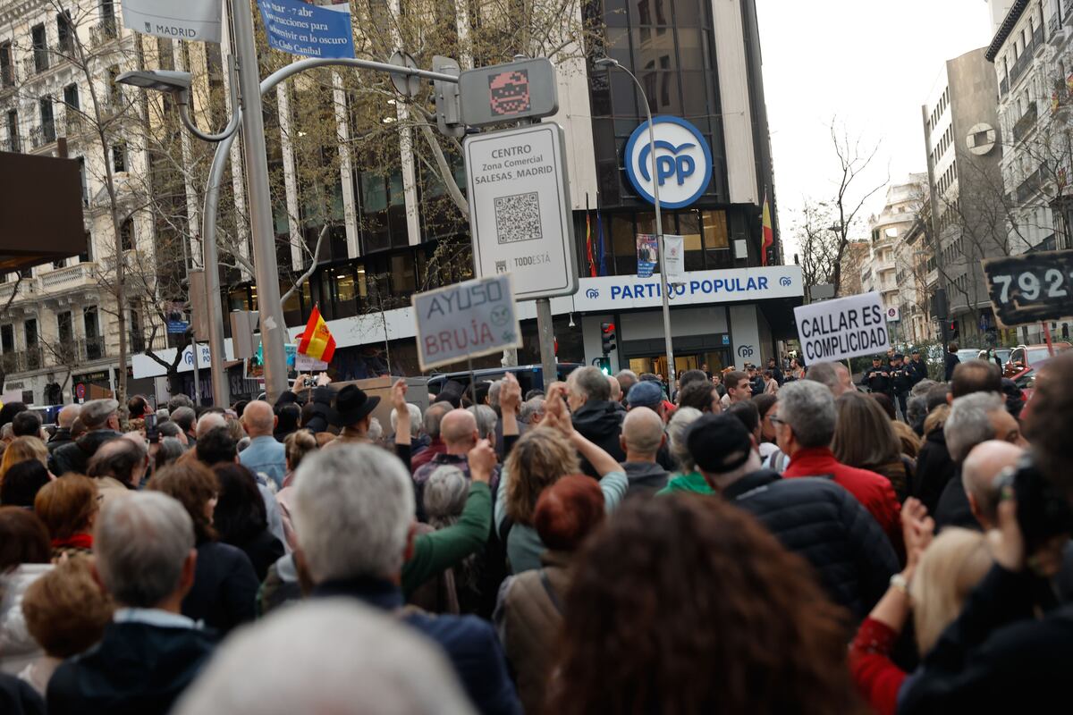 Jornada Pol Tica Del De Marzo De Unas Personas Piden La