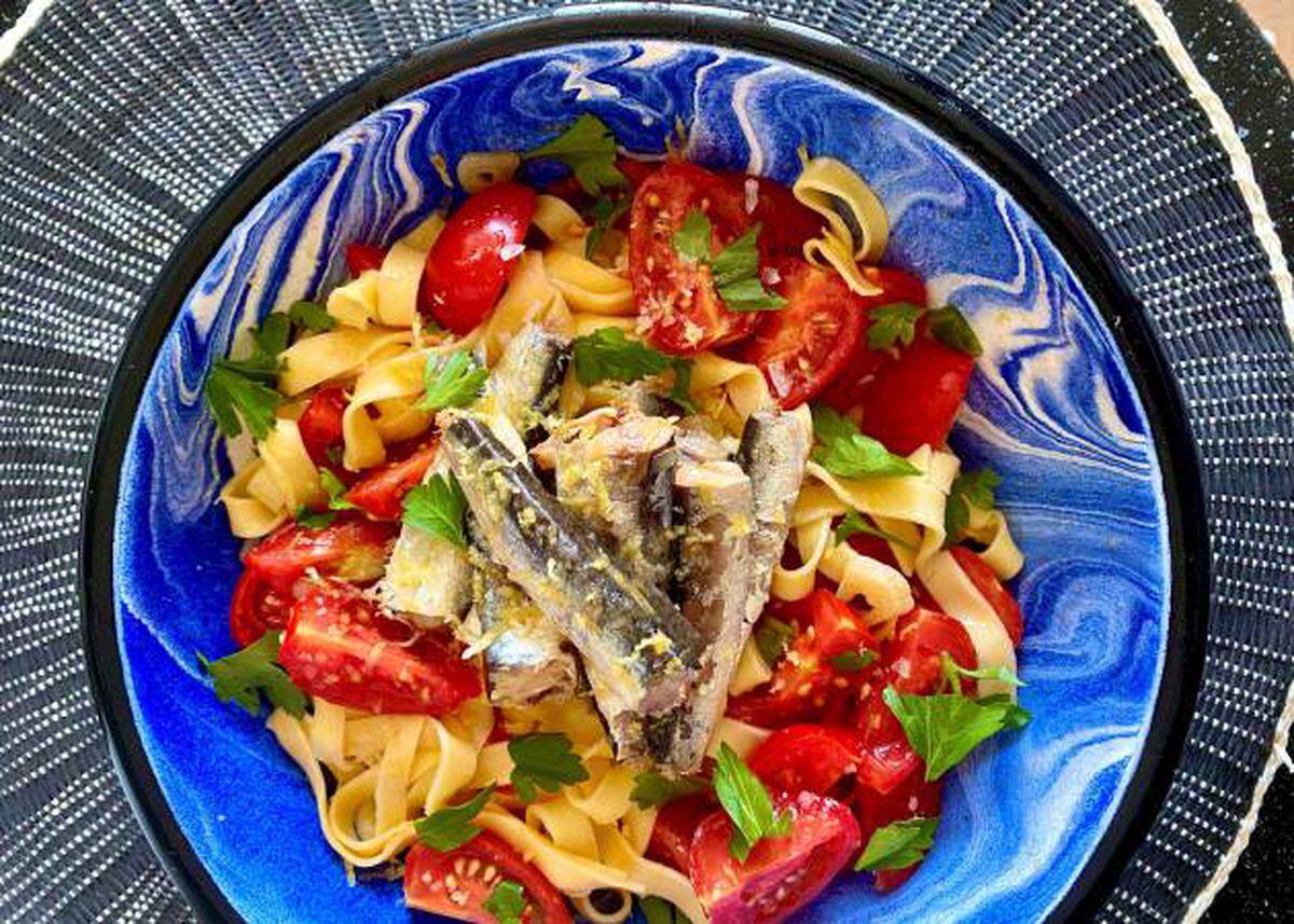 Pasta fresca con tomates cherry y sardinas Recetas Gastronomía EL