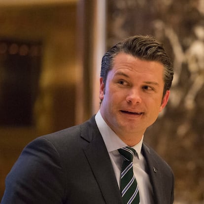 D4D3854. BOGOTÁ (COLOMBIA), 12/11/2024.- Fotografía de archivo del 15 de diciembre de 2016 de Pete Hegseth a su llegada a la Trump Tower para reunirse con el entonces presidente electo de Estados Unidos, Donald Trump, en Nueva York (Estados Unidos). El presidente electo de EE.UU., Donald Trump, anunció este martes la nominación del veterano de guerra y presentador de la cadena Fox Pete Hegseth como nuevo secretario de Defensa. EFE/ Albin Lohr-jones ARCHIVO