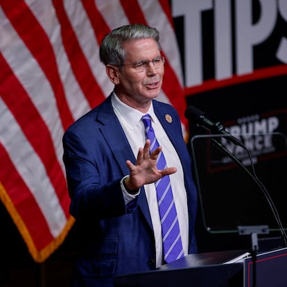 FILE PHOTO: Key Square Group founder Scott Bessent speaks at a campaign event for Republican presidential nominee and former U.S. President Donald Trump in Asheville, North Carolina, U.S. August 14, 2024. REUTERS/Jonathan Drake/File Photo