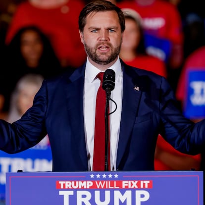 Atlanta (United States), 04/11/2024.- Republican vice presidential nominee and Ohio Senator JD Vance participates in an Election Day eve campaign rally in the Cobb County area of Atlanta, Georgia, USA, 04 November 2024. Vance is the running mate of former US president Donald Trump. The US Election Day is 05 November 2024. EFE/EPA/ERIK S. LESSER
