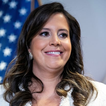 Elise Stefanik habla con los periodistas tras reunirse con Donald Trump en Washington el pasado 13 de junio.