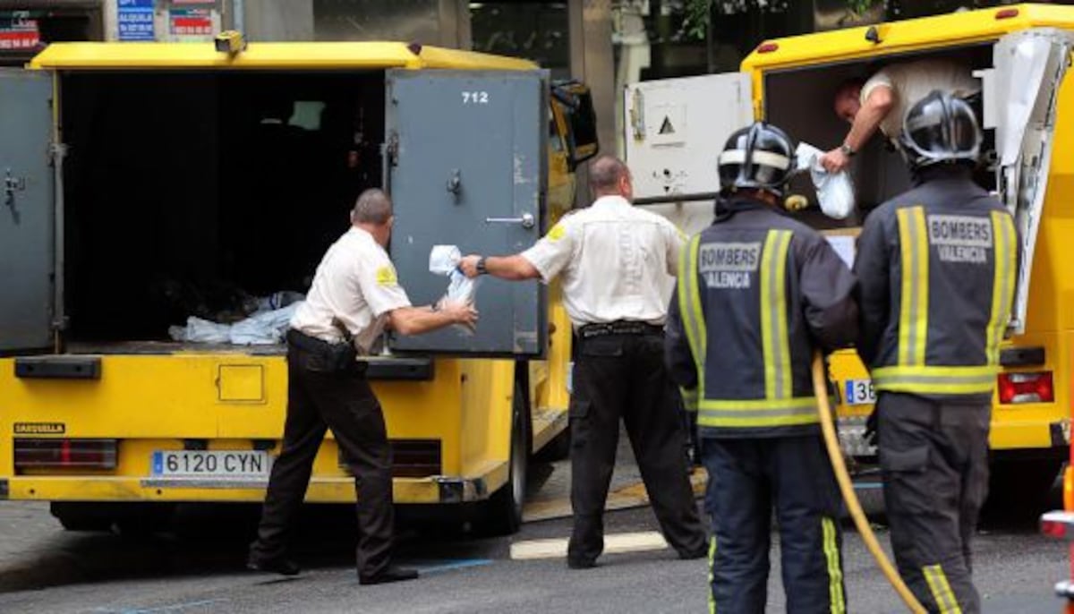 Un Furg N De Transporte De Dinero Arde En El Centro De Valencia