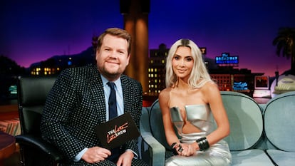 James Corden y Kim Kardashian, en el plató de 'The late show with James Corden'.