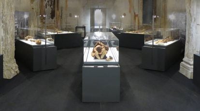 Vitrinas y salas de exposición del Museo de Momias de Quintos (Zaragoza).