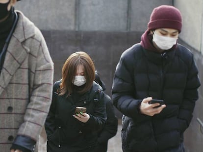 La mascarilla es ya parte del paisaje urbano y sociológico en todo el mundo.