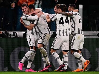 Los jugadores de la Juventus celebran un gol en la ida de los cuartos de final de la Europa League.