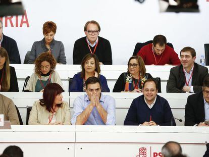 Pedro Sánchez presideix la reunió del comitè federal del PSOE.