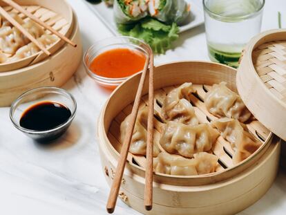 También se pueden utilizar para servir la comida en la mesa gracias a su diseño de plato. GETTY IMAGES.