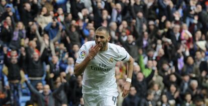 Benzema celebra un gol ante al Sporting. 