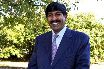 Sai Ramakrishna Karuturi es el fundador y director gerente de Karuturi Global.  