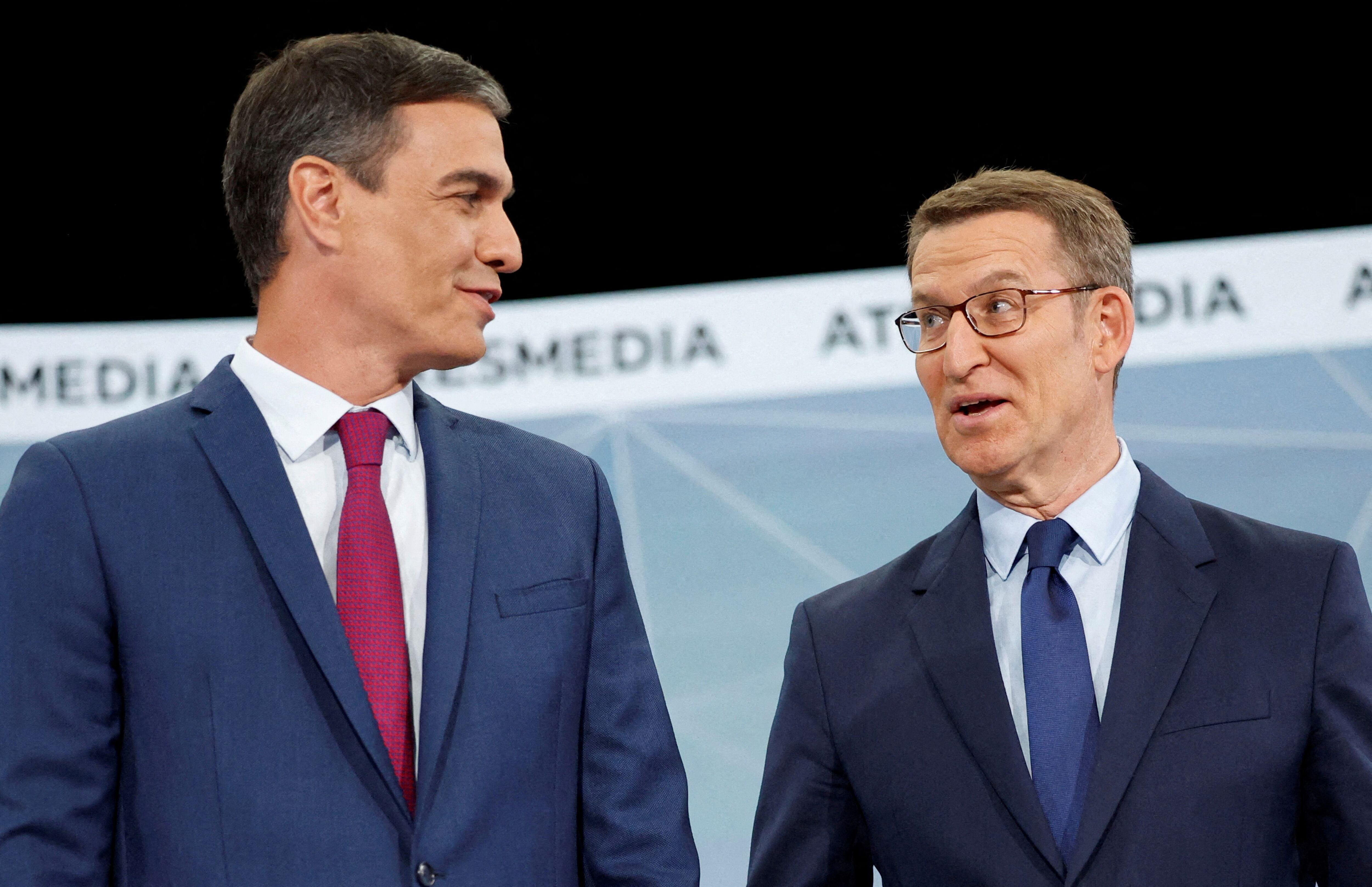 FILE PHOTO: Spanish People's Party candidate Alberto Nunez Feijoo and Spain's Prime Minister and Socialist candidate Pedro Sanchez talk before a televised debate ahead of snap election in Madrid, Spain, July 10, 2023. REUTERS/Juan Medina/File Photo