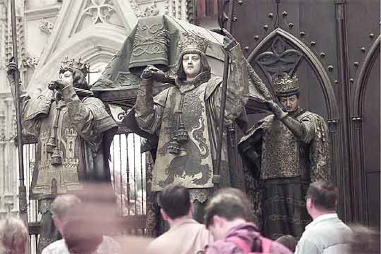 Tumba de Cristóbal Colón en la catedral de Sevilla.