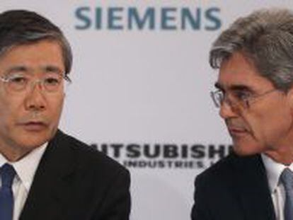 Los responsables de Mitsubishi Heavy Industries y de Siemens, Shunichi Miyanaga y Joe Kaeser, respectivamente, el pasado 17 de junio en Par&iacute;s.