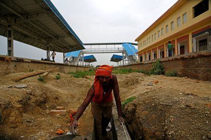 An Indian labourer works on the drainage line at the newly constructed Jainagar railway station in Jainagar, India, June 5, 2017. REUTERS/Navesh Chitrakar  SEARCH "CHITRAKAR RAILWAY" FOR THIS STORY. SEARCH "WIDER IMAGE" FOR ALL STORIES.
