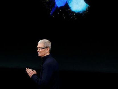 Tim Coom, presidente de Apple, durante una presentaci&oacute;n reciente.