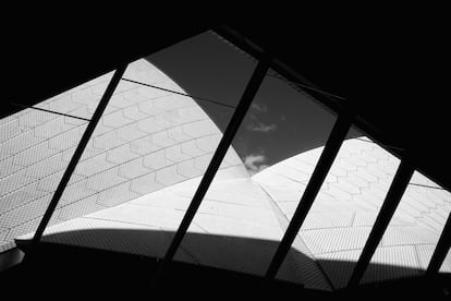 Detalle de las velas sobre el teatro de Joan Sutherland en el Opera House de Sídney, 20 de septiembre de 2013. El edificio que concedió fama mundial al autor danés Jørn Utzon, es considerado uno de los iconos visuales del siglo XX, fue inaugurado el 20 de octubre de 1973.