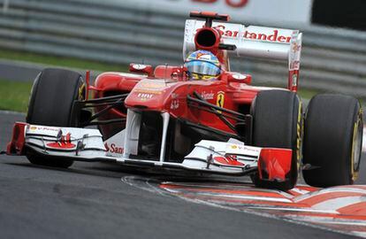 El piloto español, Fernando Alonso, durante la tercera sesión de entrenamientos libres del sábado.