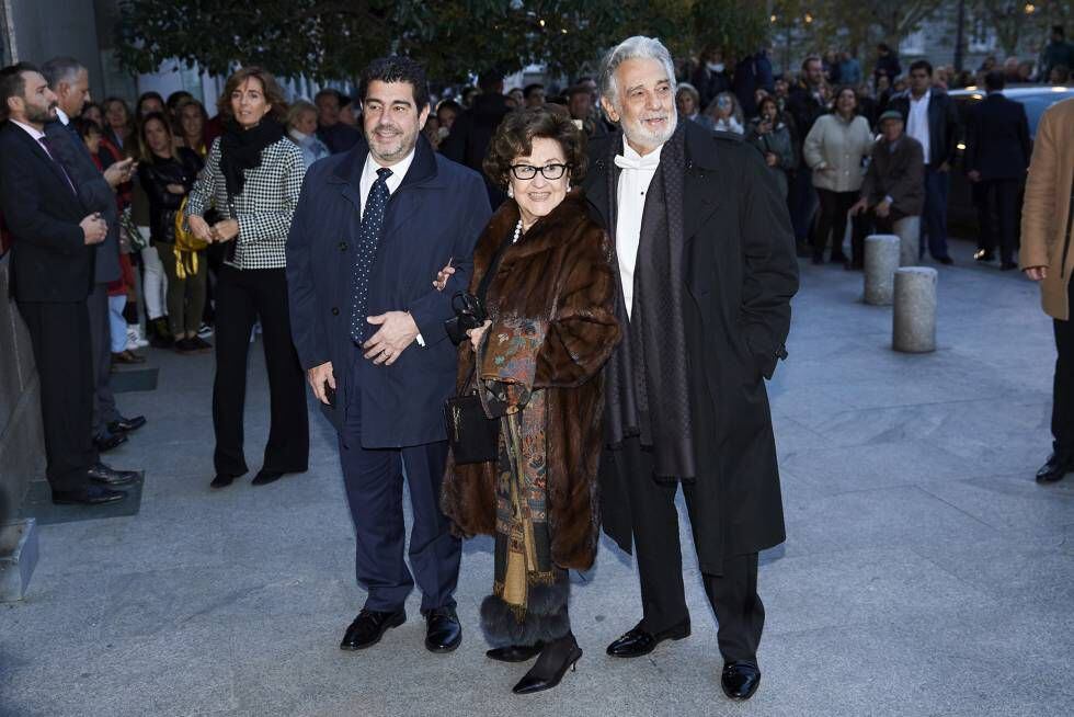 Plácido Domingo con su esposa, Marta Ornelas y su hijo Plácido en Madrid.
