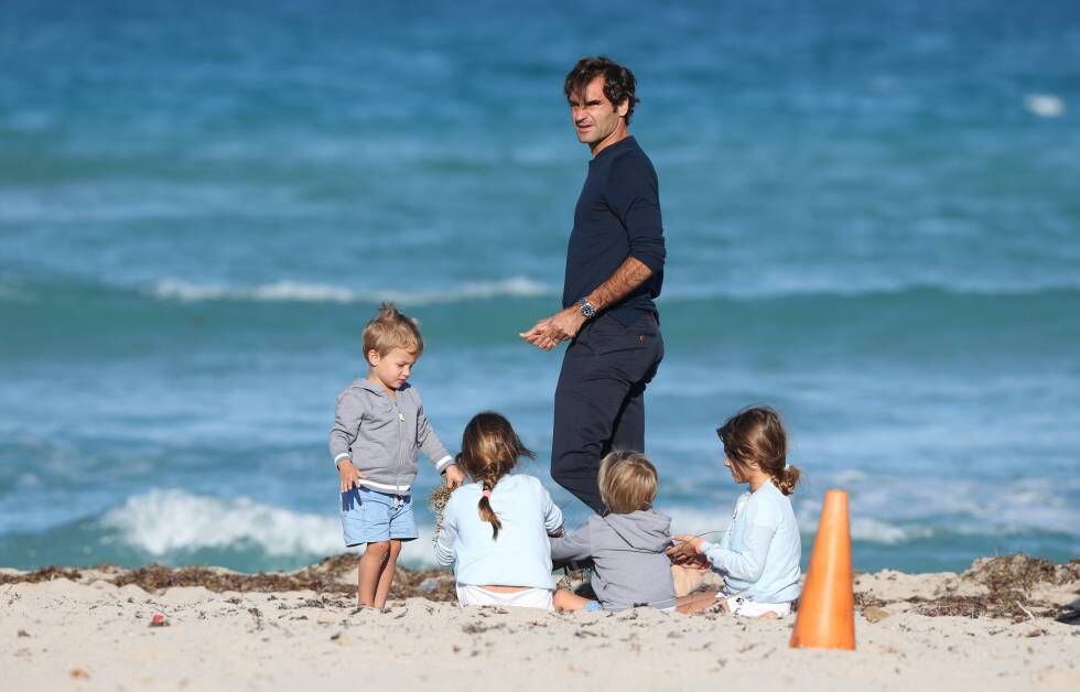 Federer, con sus cuatro hijos, el pasado 20 de marzo en las playas de Miami.