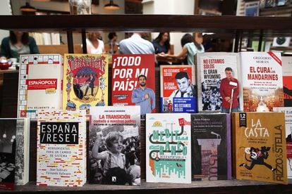 Libros políticos en un escaparate de Madrid.