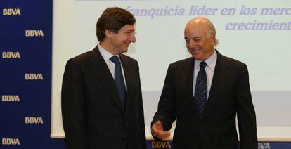 Francisco González, expresidente de BBVA y José Ignacio Goirigolzarri, exconsejero delegado de la entidad, en febrero de 2007, en la presentación de la compra del banco estadounidense Compass