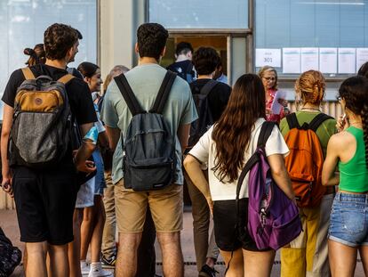 Un grupo de estudiantes durante la EBAU de 2022 en la Comunidad Valenciana.