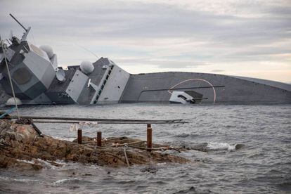 La fragata noruega KNM Helge Ingstad, després de topar amb un petrolier.