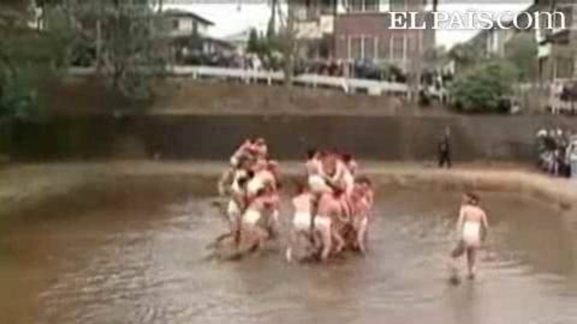Japoneses desnudos y zambullidos en el barro | Internacional | EL PAÍS