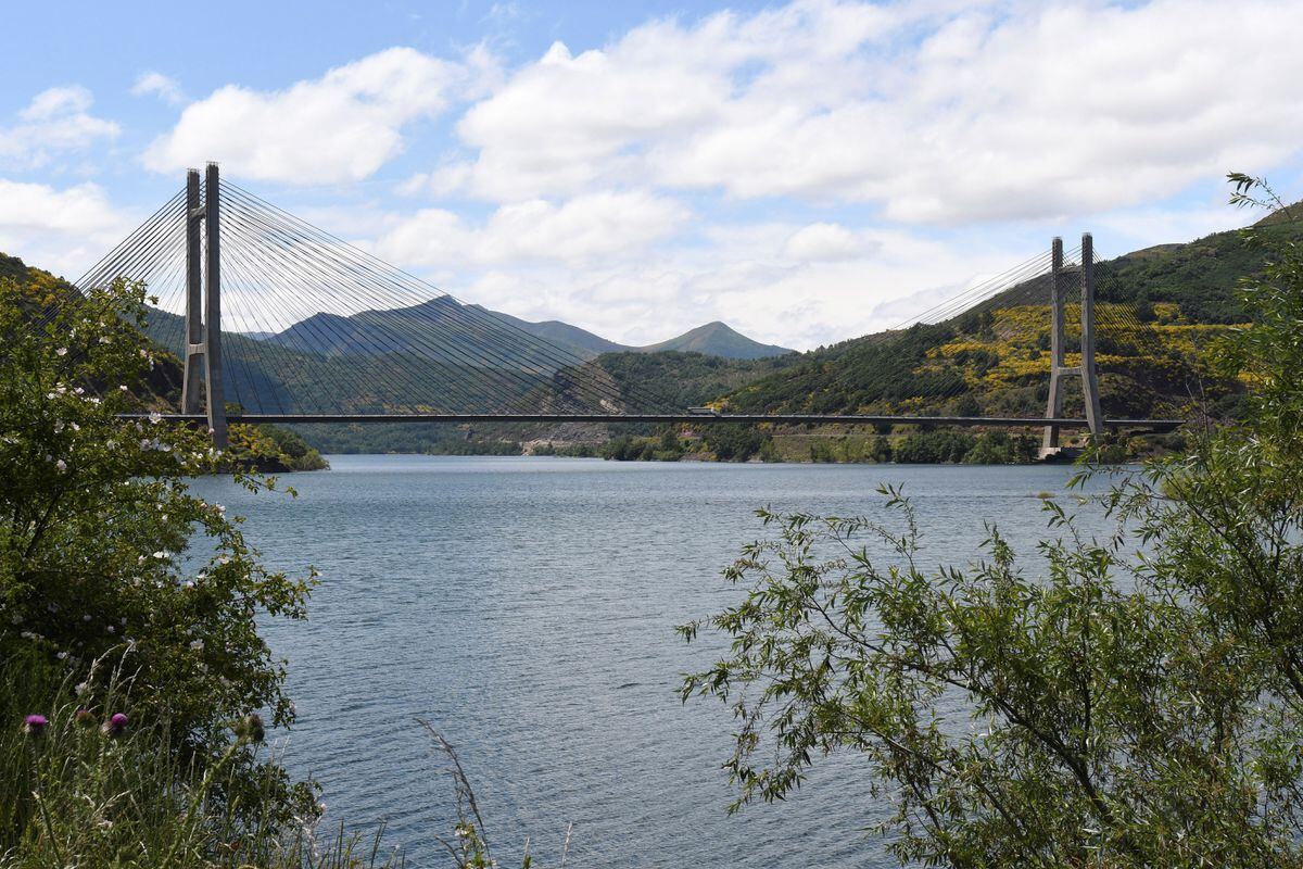 Seca: A revolta da irrigação leva León contra a descarga de água destinada a Portugal |  Espanha