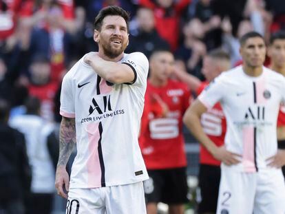 Messi gesticula durante la derrota del PSG en Rennes.