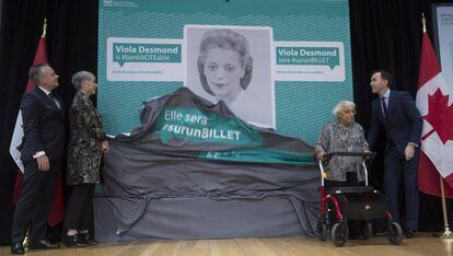 Las autoridades monetarias de Canad&aacute; presentan la imagen de Viola Desmond en presencia de su hermana Wanda. 