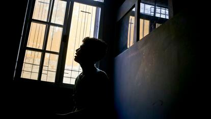 Un chico de 15 años en un refugio para migrantes, en Tegucigalpa.