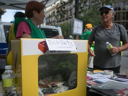 Recogida de dinero durante la manifestaci&oacute;n de la Diada, para pagar la multa de Mas por el 9-N.