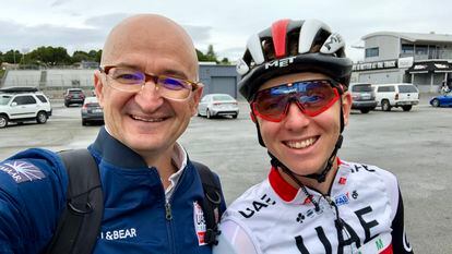 2019 El médico Íñigo San Millán con Pogacar en el Tour de California  en una fotografía del Twitter del primero.