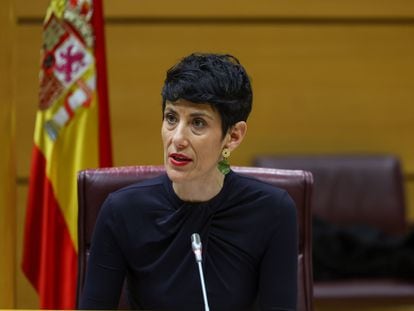 La ministra de Inclusión, Seguridad Social y Migraciones, Elma Saiz, en la comisión de Inclusión, Seguridad Social y Migraciones del Senado este jueves.