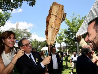 Quim Torra y la consejera Laura Borràs en Washington.