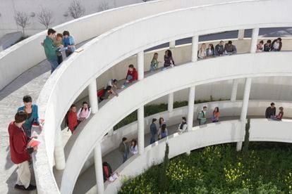 Students standing on walkways at university, elevated view
