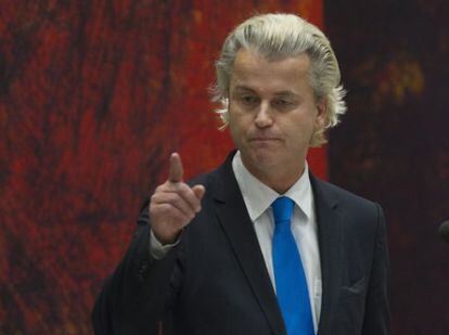 Geert Wilders se dirige al Parlamento.