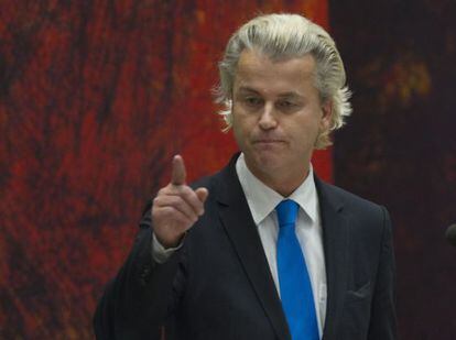 Geert Wilders se dirige al Parlamento. 